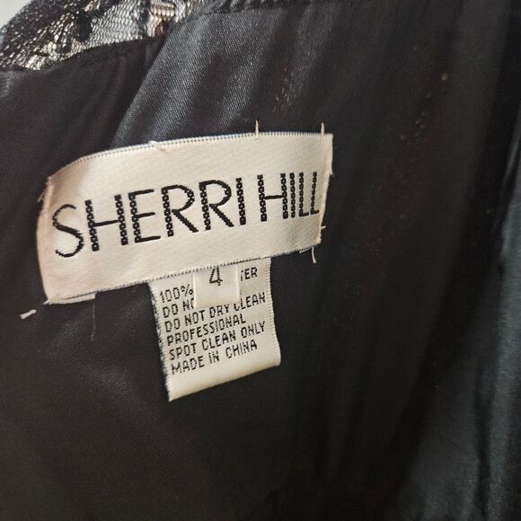 Elegant Black and Gold Evening Gown By Sherri Hill Size 4 - Picture 6 of 6